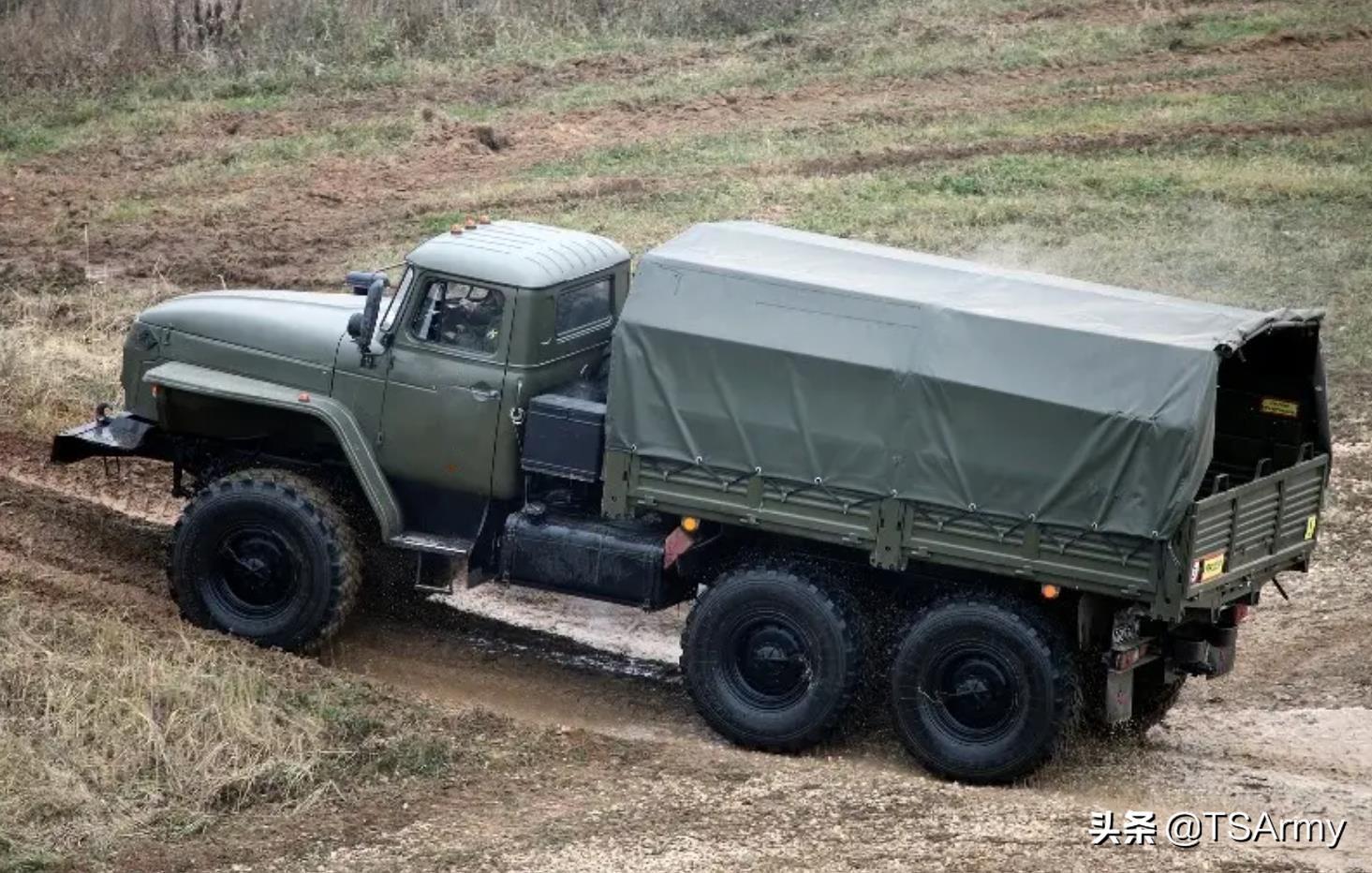 乌拉尔军用卡车图片