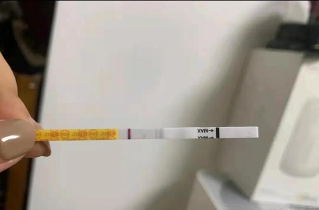验孕试纸怎么用，怎么正确使用验孕试纸/验孕棒检测怀孕（早孕试纸怎么看？快来接好孕）