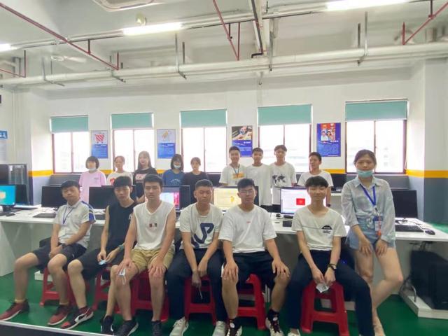 电商专业毕业后适合什么职业，电子商务专业毕业生可以从事哪些对口的工作岗位（电子商务就业方向→电商专业的优势在哪）