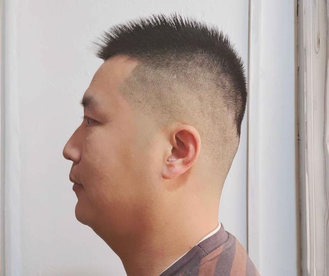 长方脸适合什么发型，脸长方脸适合什么发型（这10款发型帅气又显年轻）