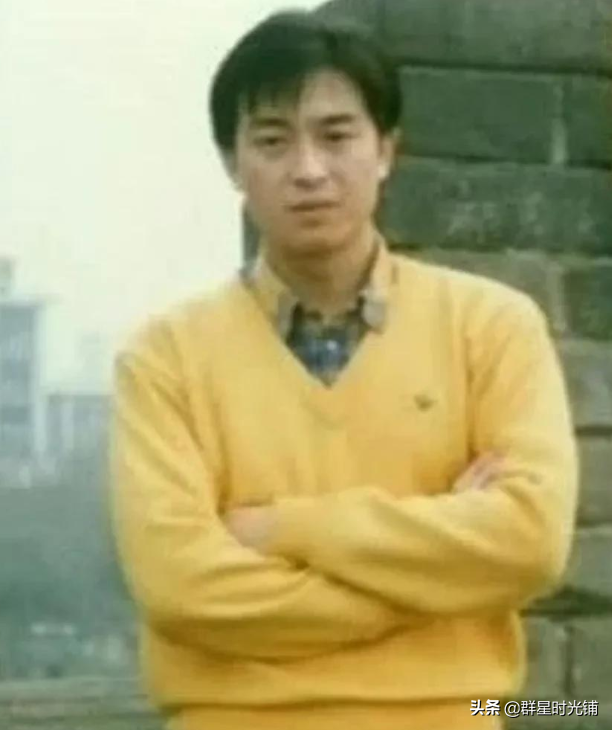 “娱乐圈劳模”张嘉译：40岁才走红，与王海燕的恩爱婚姻引人羡慕