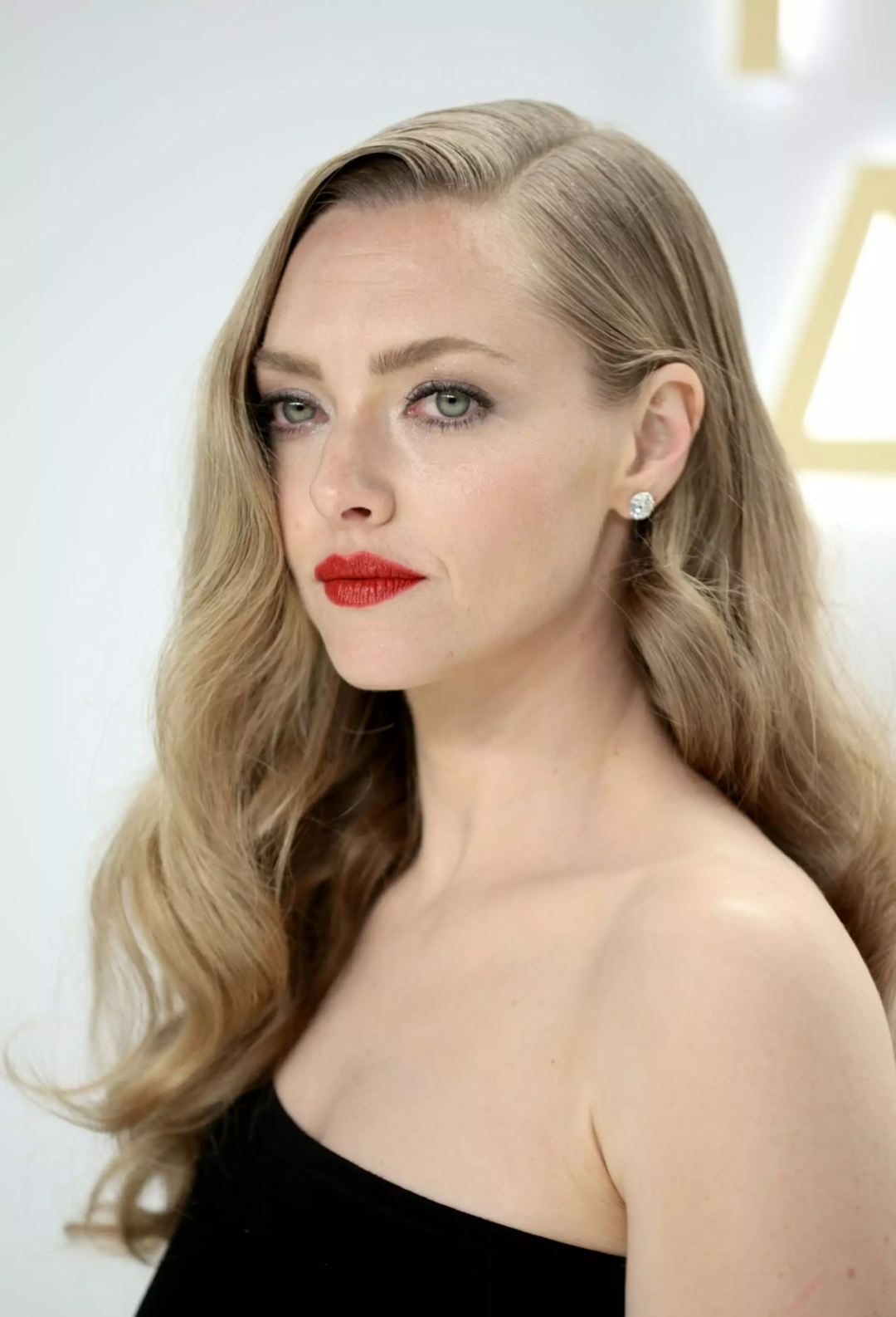 前几日,amanda seyfried现身于cfda时尚大奖红毯.