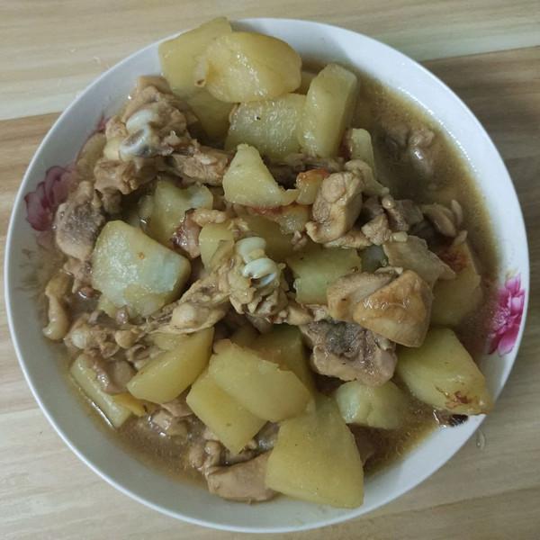 土豆炖鸡块的家常做法，怎样做土豆炖鸡（有了它干掉两碗饭不是事）