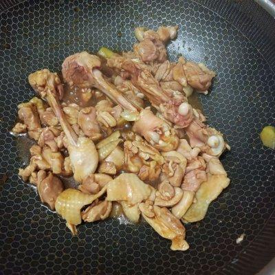 土豆炖鸡块的家常做法，怎样做土豆炖鸡（有了它干掉两碗饭不是事）