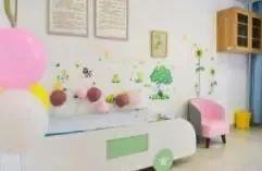 婴儿吃奶时哭闹，婴儿吃奶一直哭闹怎么回事（广西一新手妈妈慌了……医生）