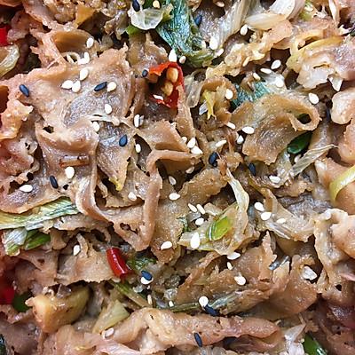 羊肉炒葱头的做法，葱头炒羊肉的做法最正宗的做法（#一学就会快手菜#冬天必吃的葱爆羊肉）