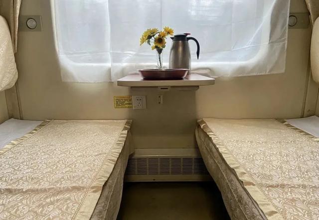 火车上有没有充电的地方，绿皮火车上有充电的地方吗（火车上的这些地方都能充电）