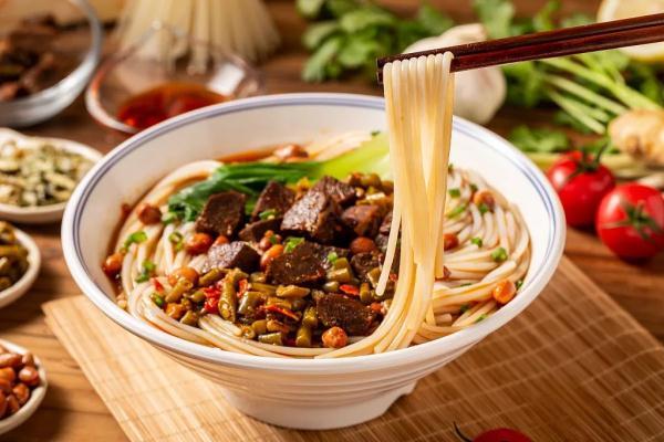 一碗面条多少克，一碗面条多少克干面条（这2种面条劝你少吃）