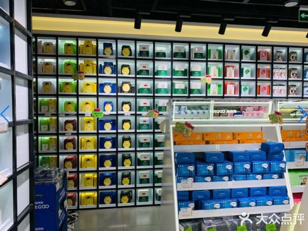 兰蔻小蓝瓶小样保质期，兰蔻小蓝瓶小样保质期是多久（临期食品店“不临期”）