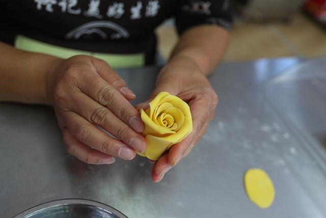 下岗怎么办，40岁下岗怎么办（为理想蒸出一锅锅好花馍）